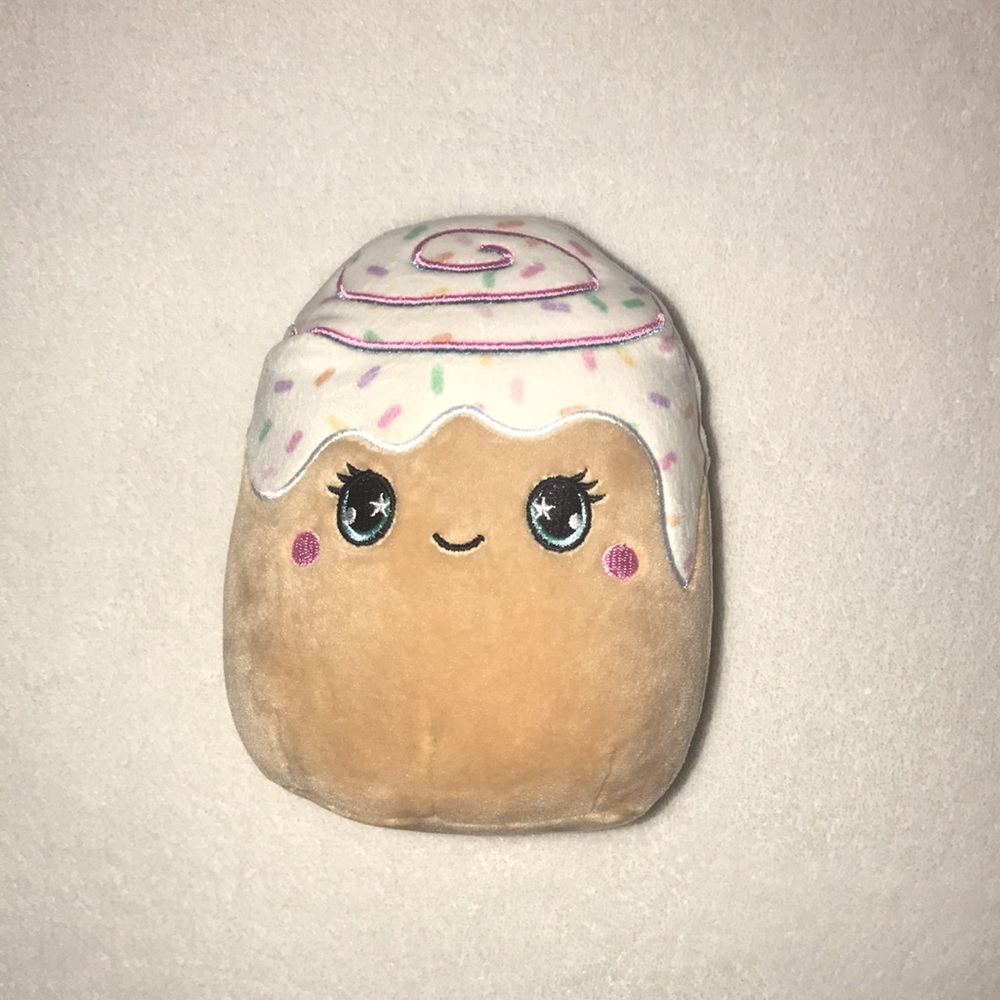 ✅ NWOT Squishmallows Chanel Cinnamon Roll